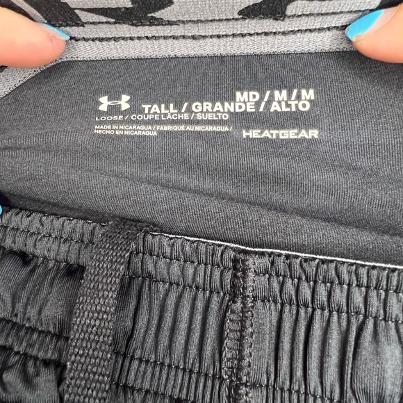 Shorts - Picture 2 of 3